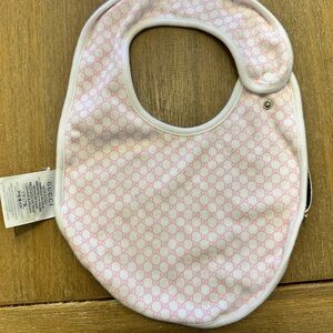Gucci Soft Pink Patterned Baby Bib